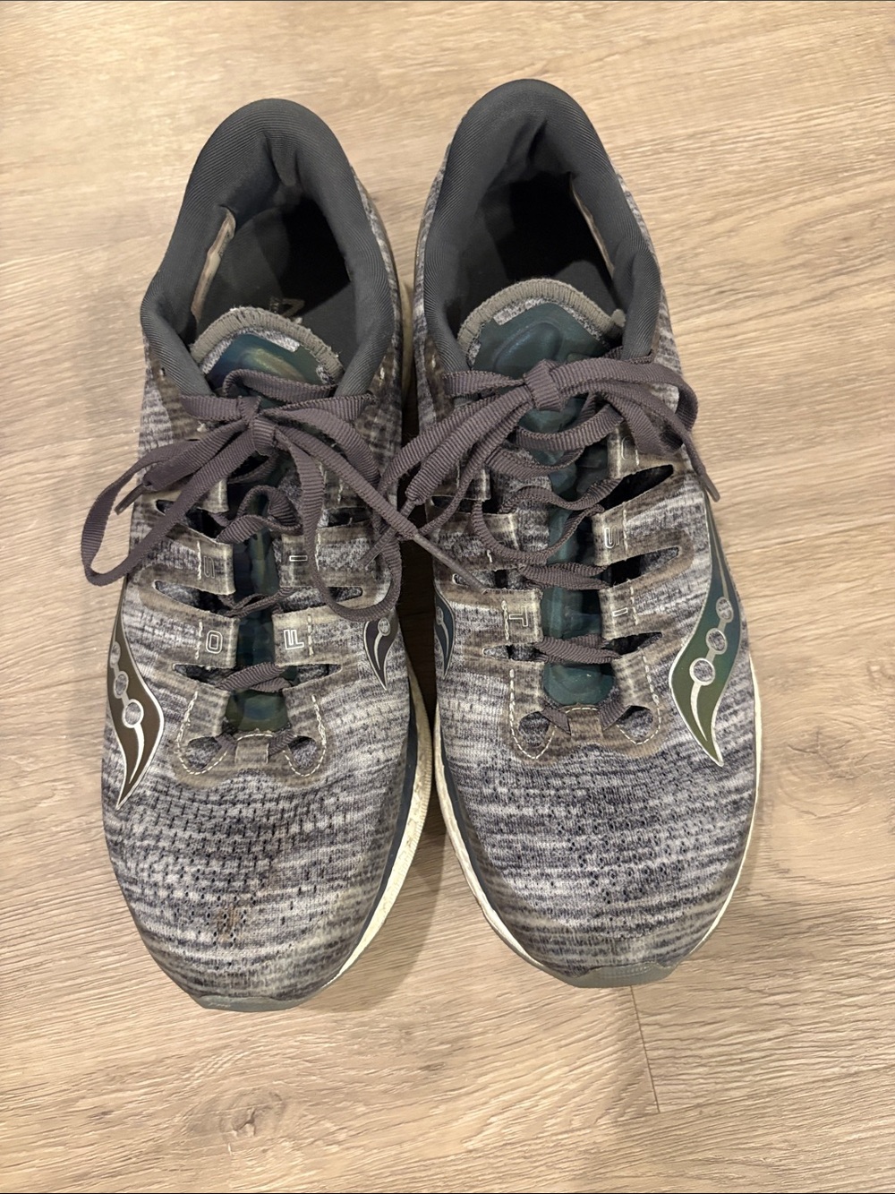 Saucony Women’s Everun Freedom Gray Knit Running Shoes with Green Accents